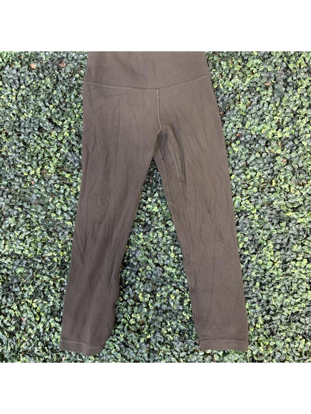 Lululemon leggings size. 4 womens